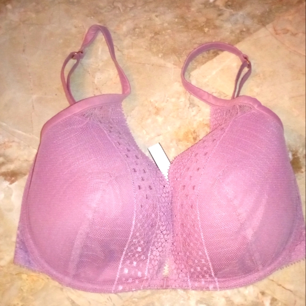Victoria's Secret Incredible Plunge Underwire Lace Push Up Bra Size 32DDD 32F